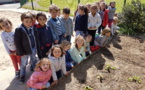 Atelier jardinage en maternelle