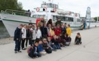 La classe de CE1/CE2 navigue sur le canal La classe de CE1/CE2 navigue sur le canal