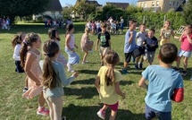 Jeu sportif de rentrée : Les défis aux autres classes de l’école… Jeu sportif de rentrée : Les défis aux autres classes de l’école…